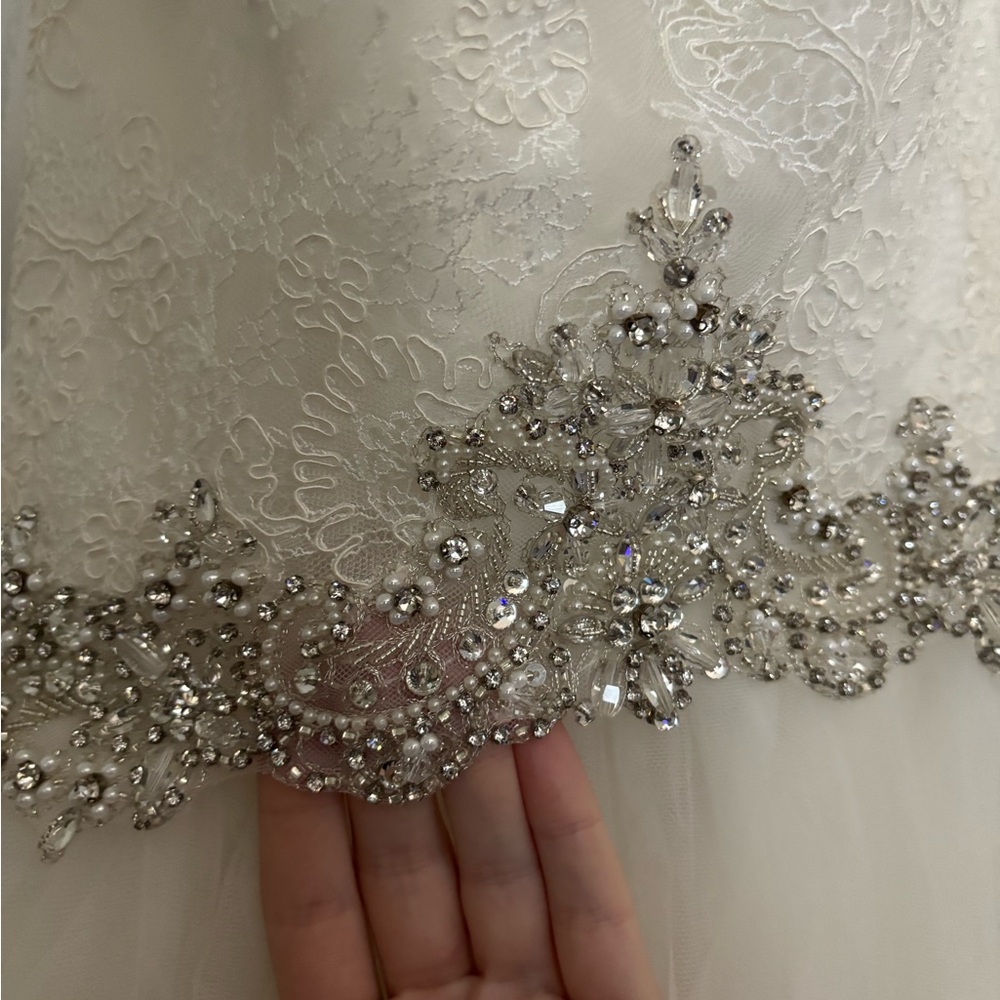 NWT Elegant White Lace Wedding Dress - Picture 3 of 10